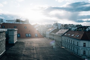 Le toit plat d un immeuble en photo lumière brumeuse 