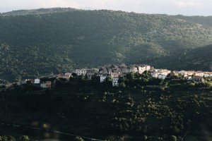 Maisons regroupées sur une colline Photo 
