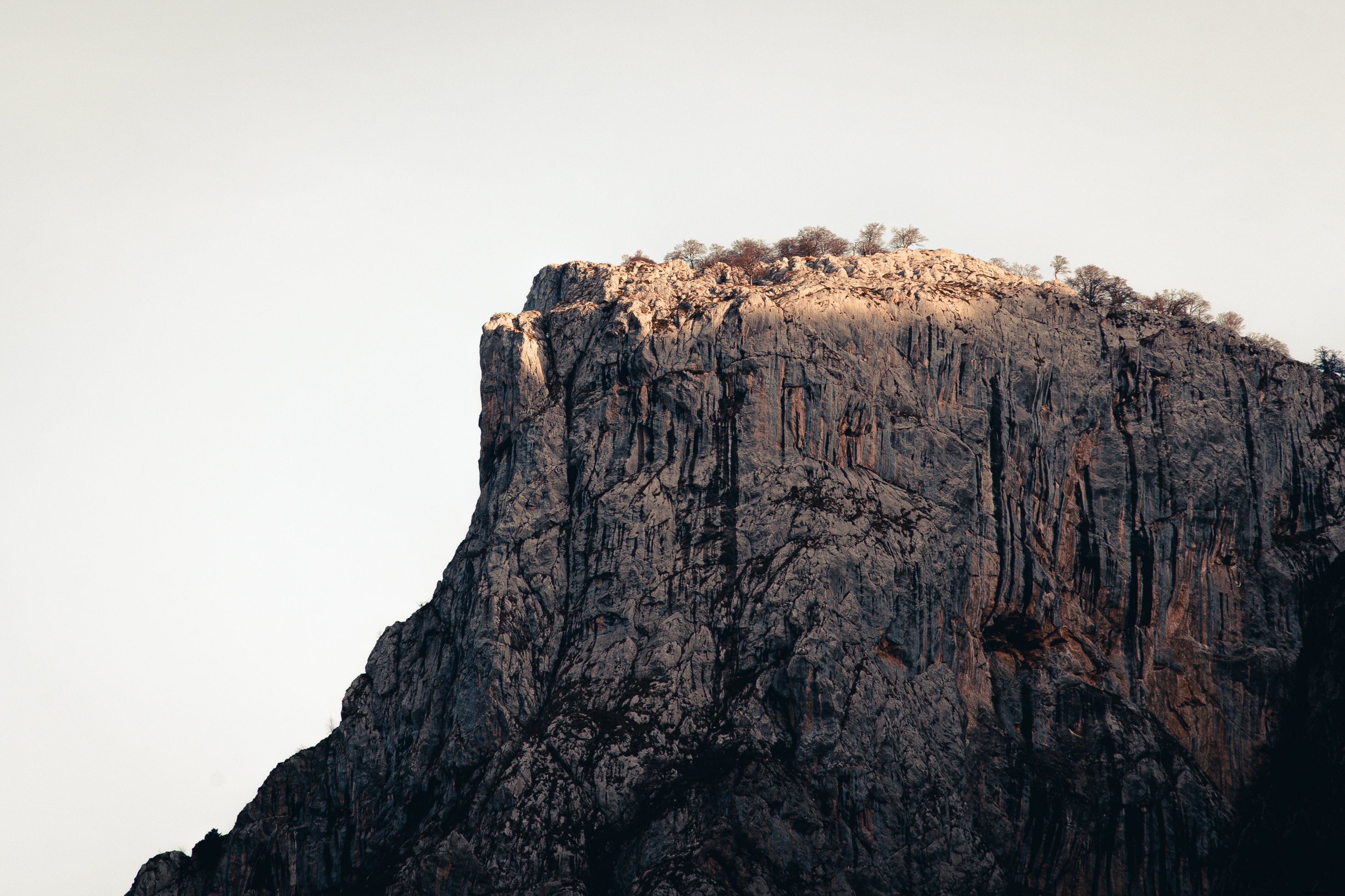 Bord de falaise sous le soleil Photo 