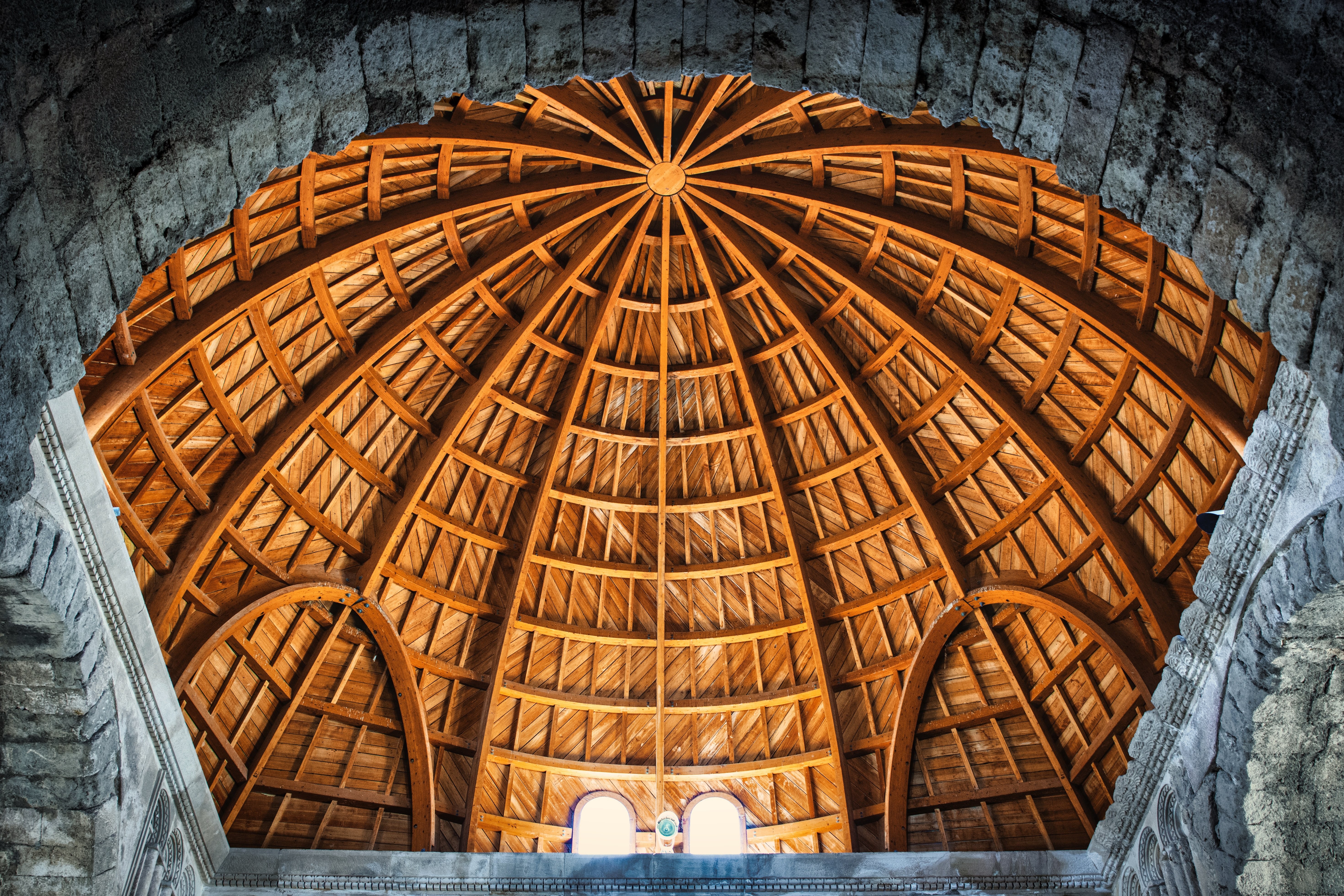 Voir l intérieur d une photo ronde sur le toit en bois 