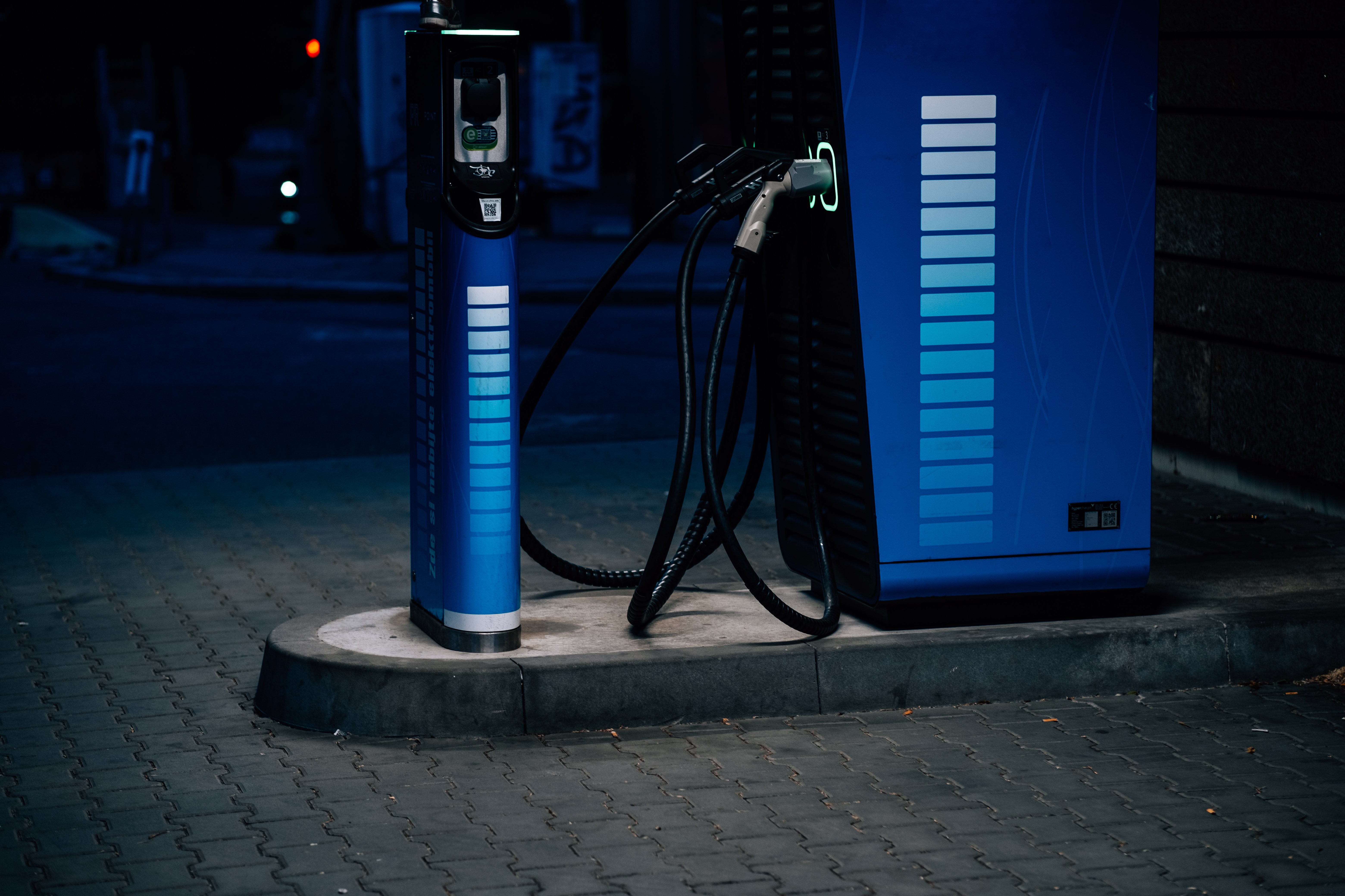 Foto de la bomba de la gasolinera azul moderna 
