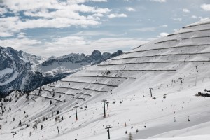 Textura forrada de la foto de la montaña nevada 