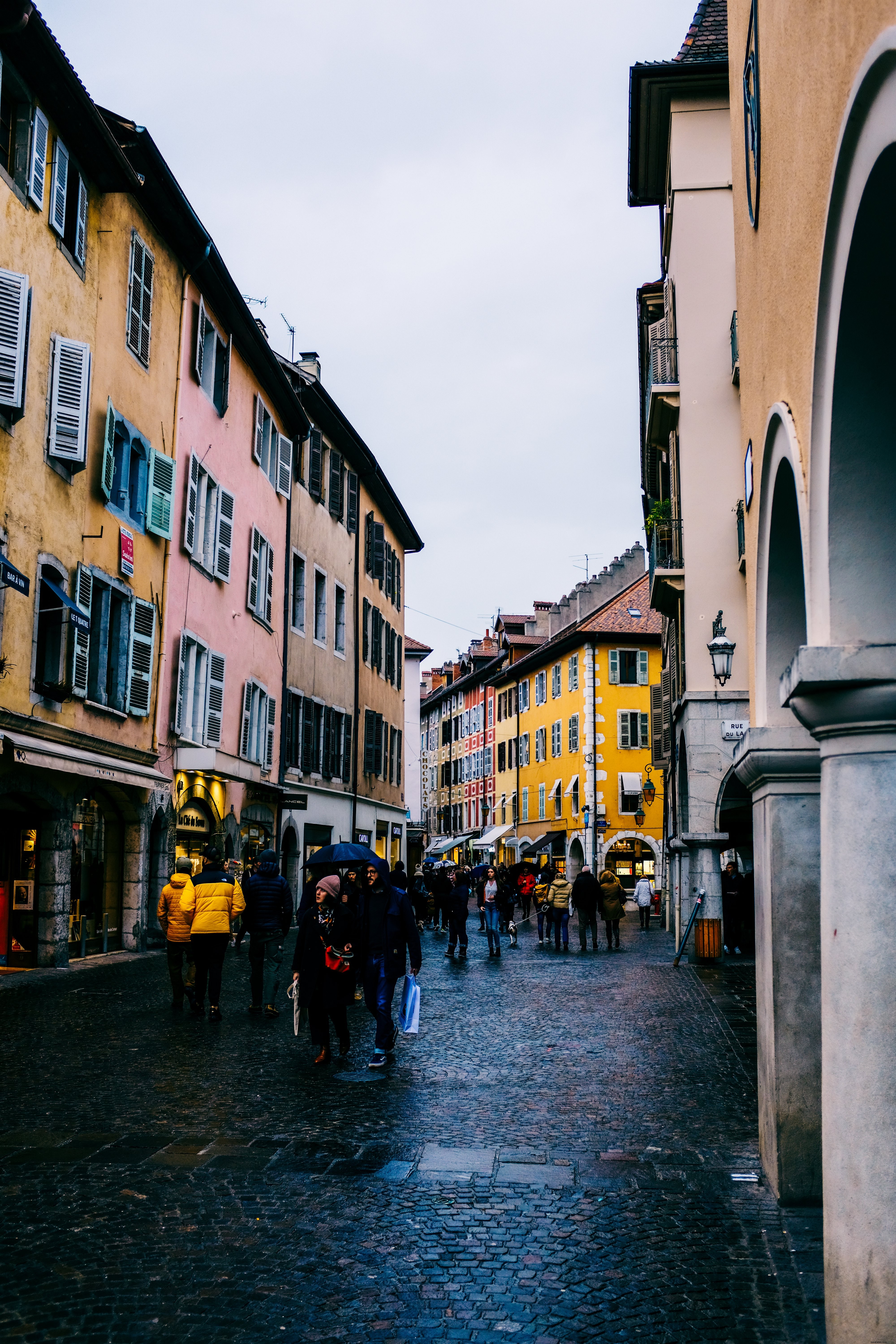 Foto di una strada stretta nella città vecchia 