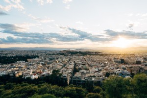 Couchers de soleil dans une vue aérienne d une photo de la ville animée 