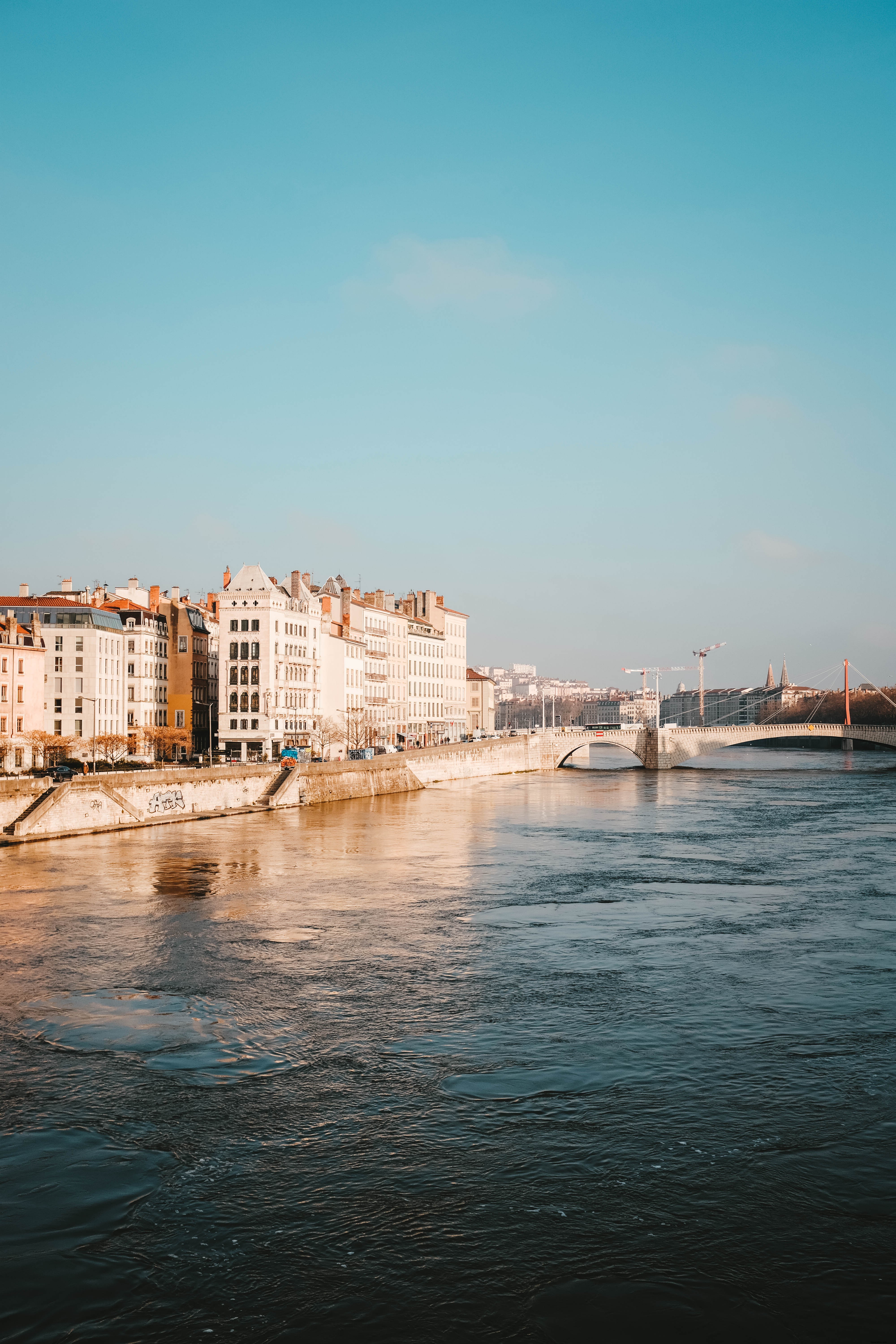 Réflexions sur une photo de canal 