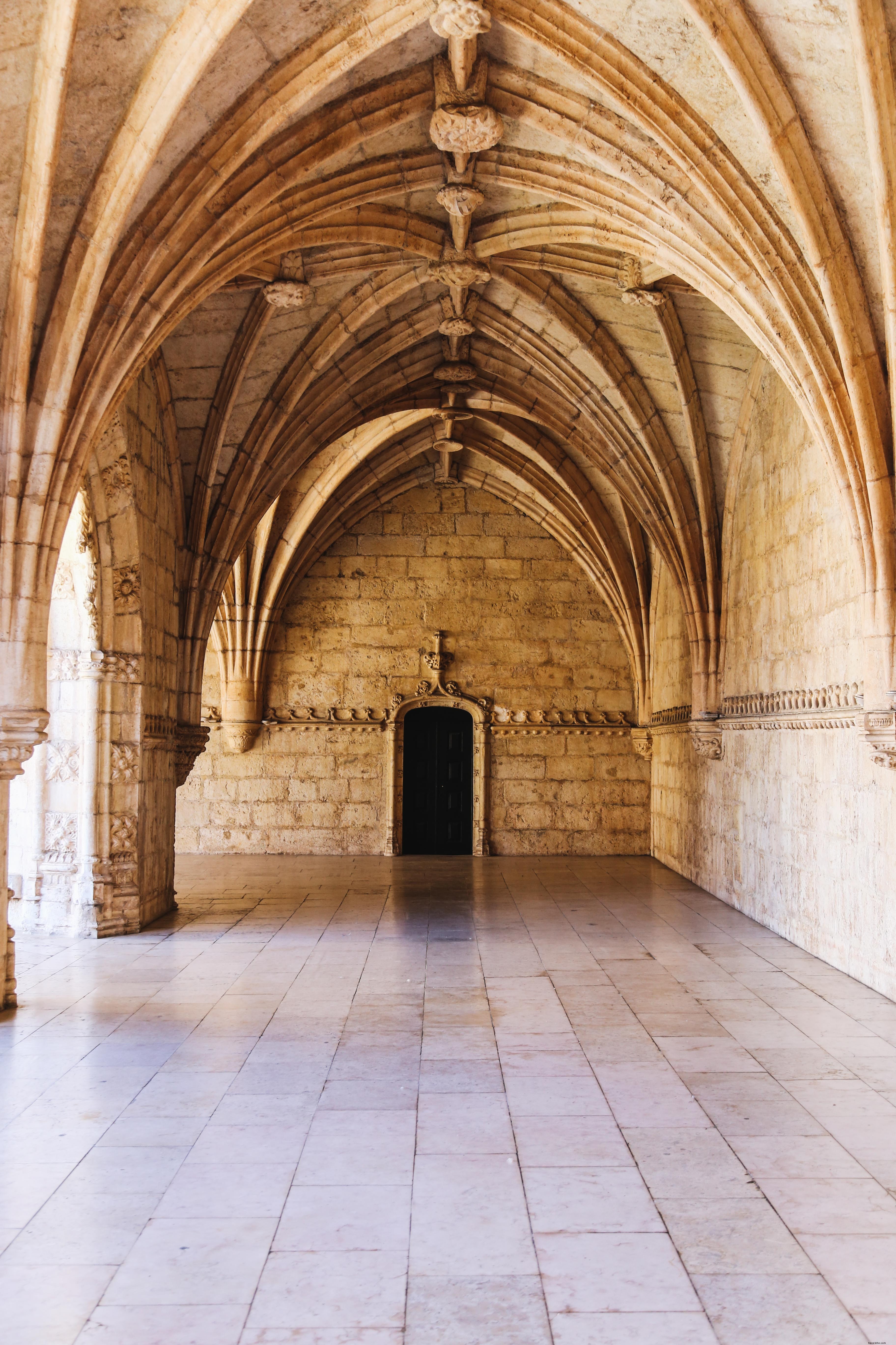 Simetría de una foto elaborada de un arco 