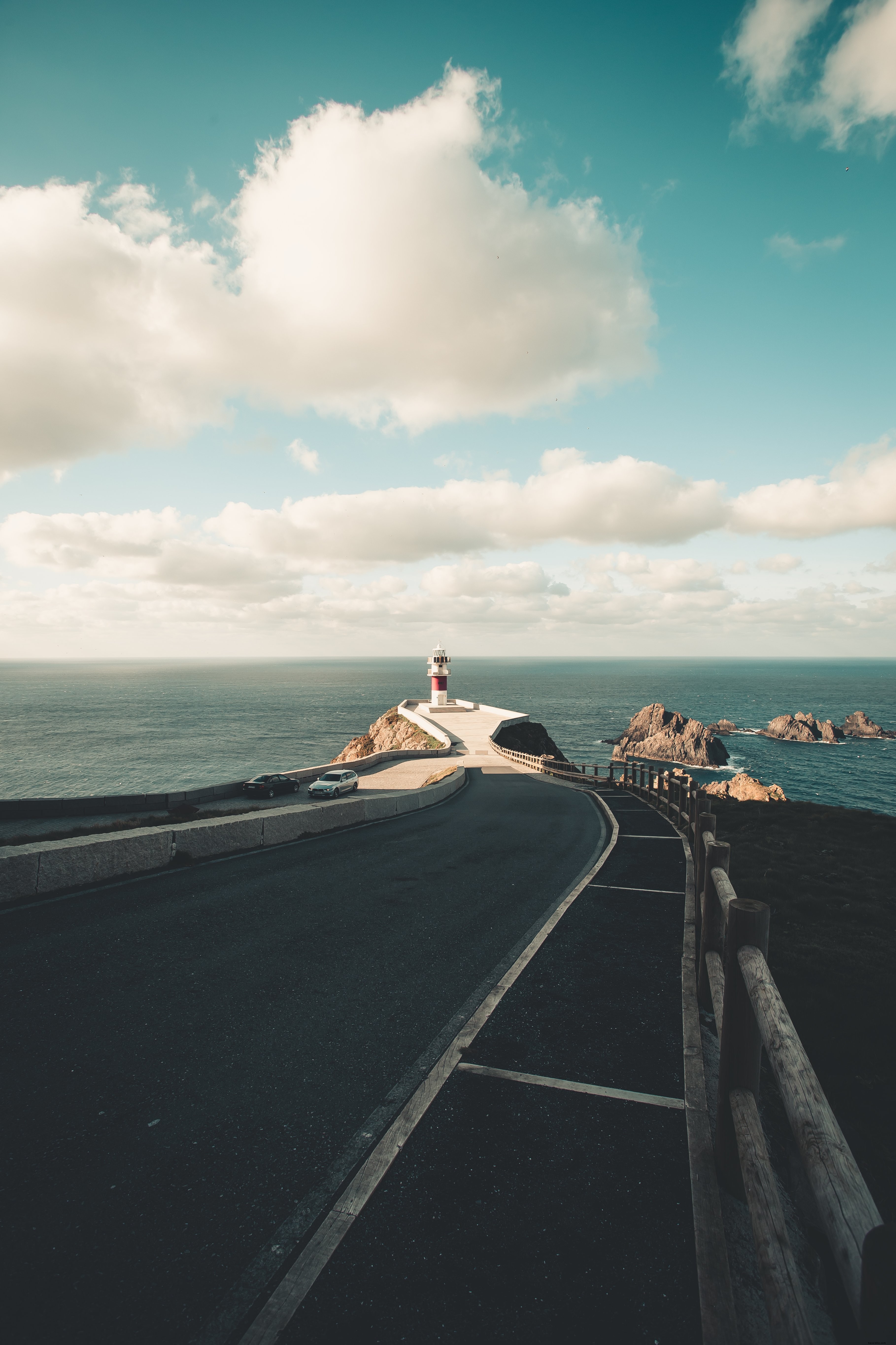 Foto de carretera pavimentada que conduce a Oceanside Lighthouse 