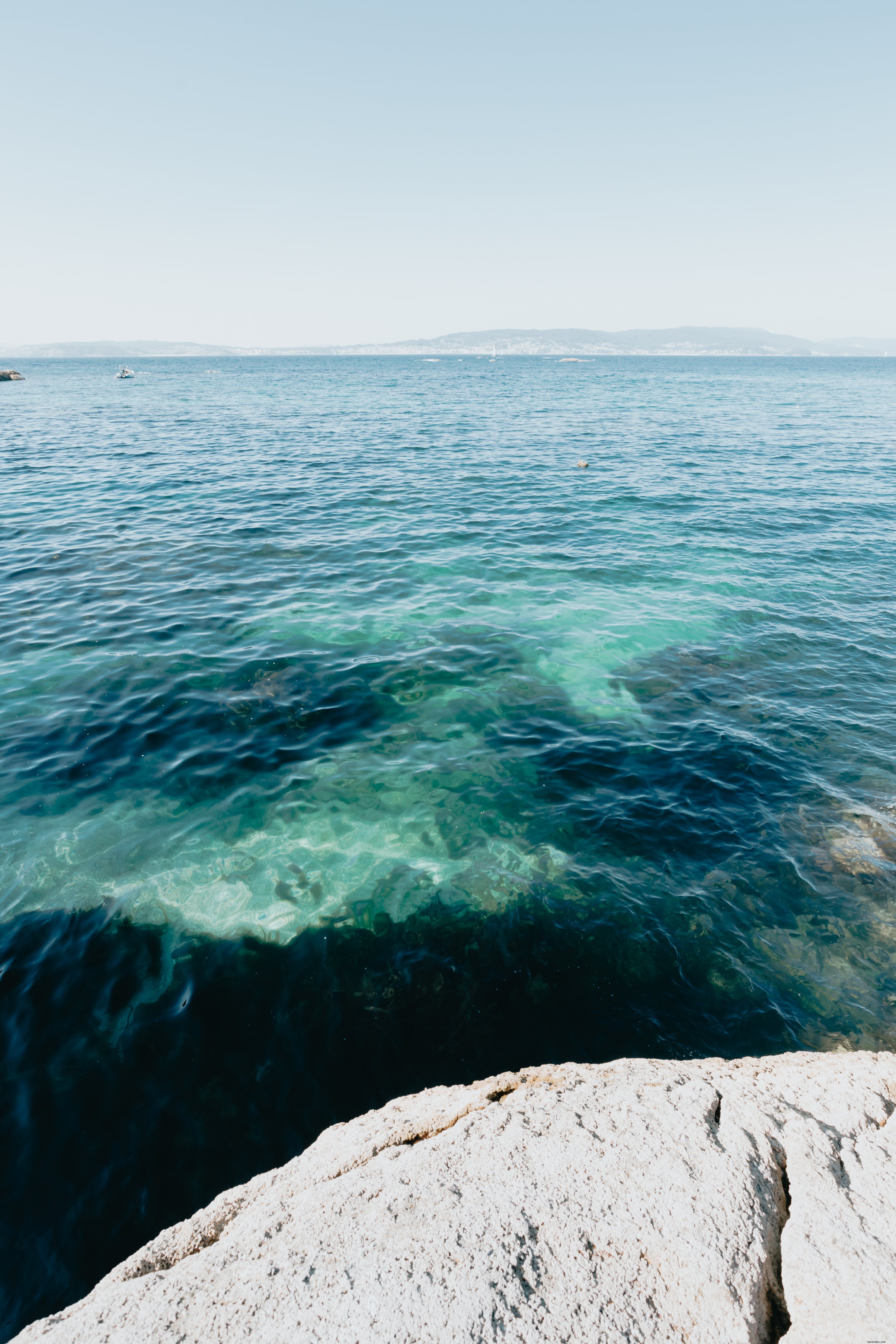 Photo d eau bleue et photo de terre lointaine 