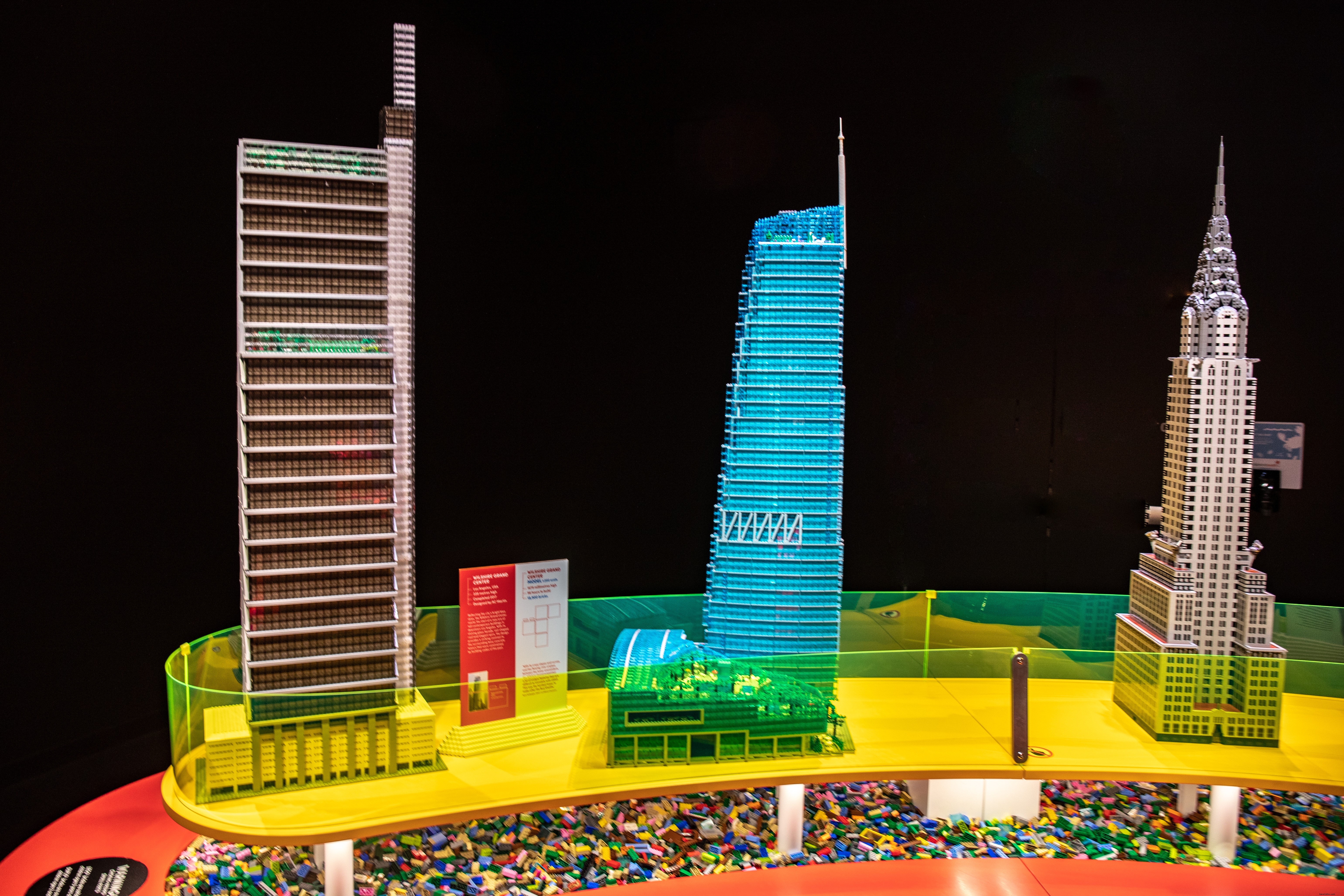 ペロー博物館の最新展示を探索する：レゴブロックで明日の塔 
