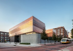 Le musée de l Holocauste et des droits de l homme de Dallas rouvre ses portes dans un nouvel emplacement 