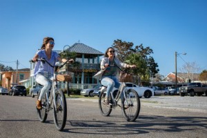 二輪の観光：ミシシッピ湾岸の自転車トレイル 