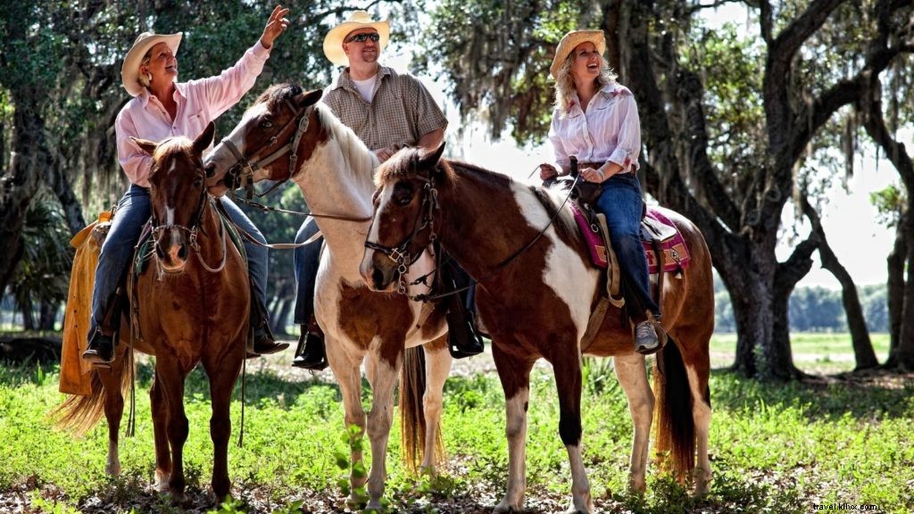 Glamping Keluarga di Westgate River Ranch Resort dan Rodeo 