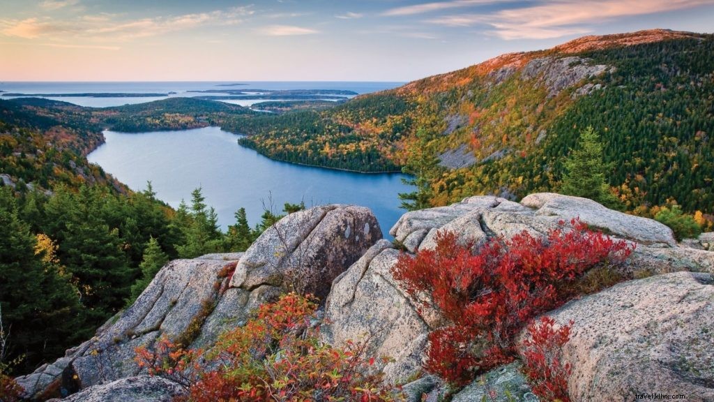 秋の家族旅行に最適なニューイングランドの10の町 