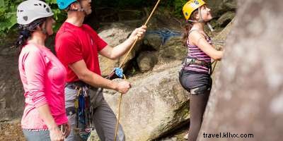Mendaki, Melambung dan Mendayung di Sekitar Asheville Dengan Sedikit Bantuan dari Pemandu Lokal 