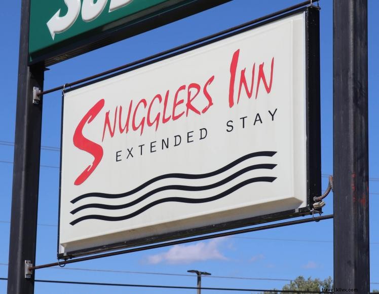 Snugglers Motel 