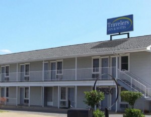 Travellers Inn &Suites 