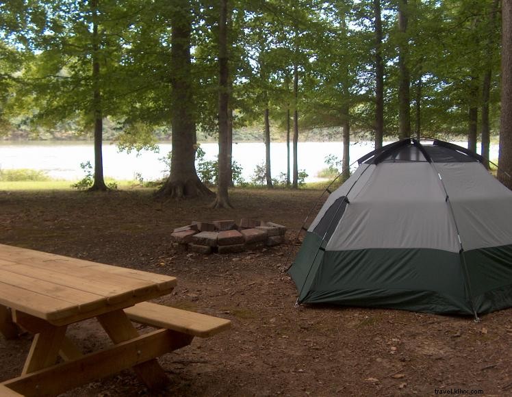 Campamento primitivo del parque de la ciudad de Tompkinsville 