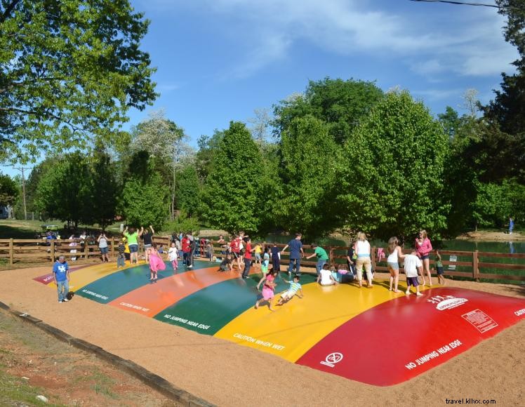 Gua Mammoth Taman Jellystone Yogi Bear 