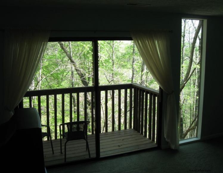 Apple Valley Treehouse Condo 