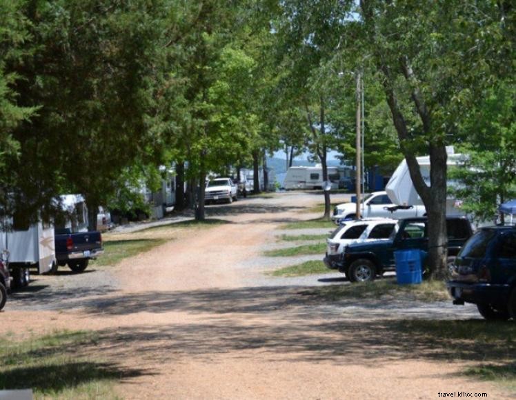 Campamento Bee Spring y parque de casas rodantes 