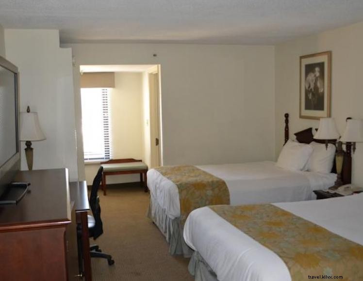 Clarion Inn &Suites 