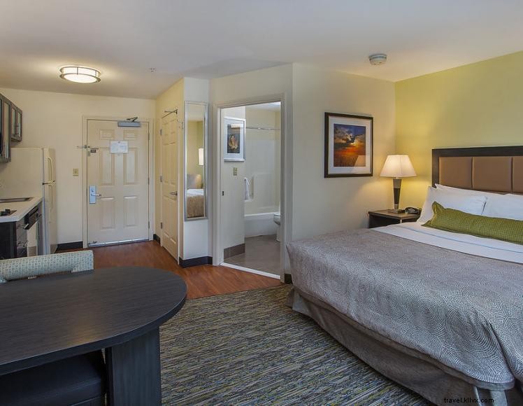 Candlewood Suites Louisville Airport 