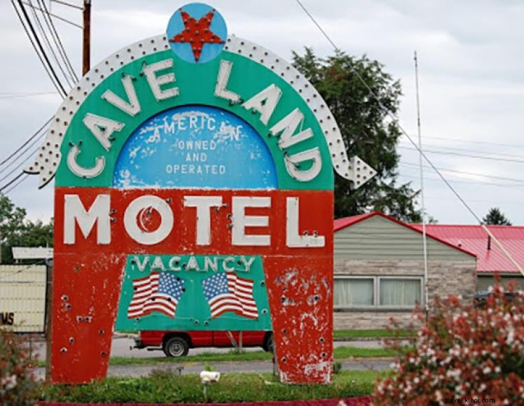 Caveland Motel 