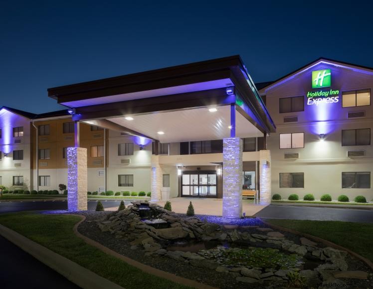 Holiday Inn Express &Suites Louisville Northeast 