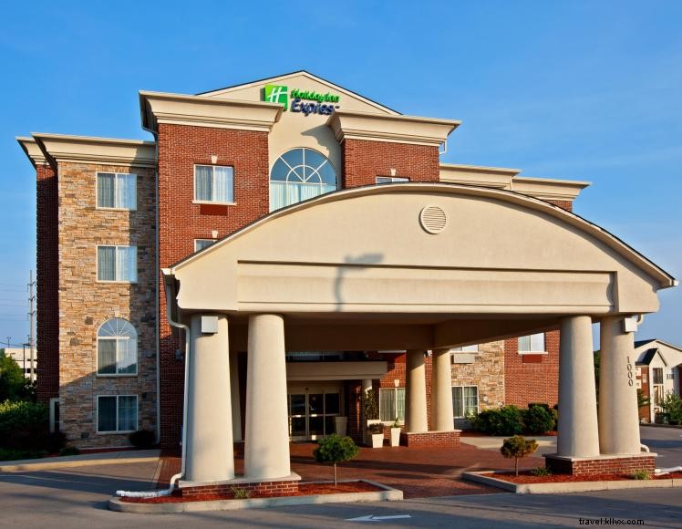 Holiday Inn Express Hotel &Suites 