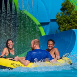 Menggeser, Splash and Soar With Ray Rush di Aquatica® Orlando 