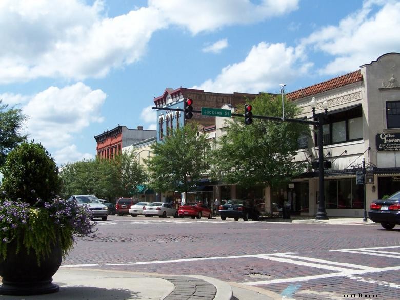 Centro de compras e restaurantes do centro histórico de Thomasville e centro de visitantes 