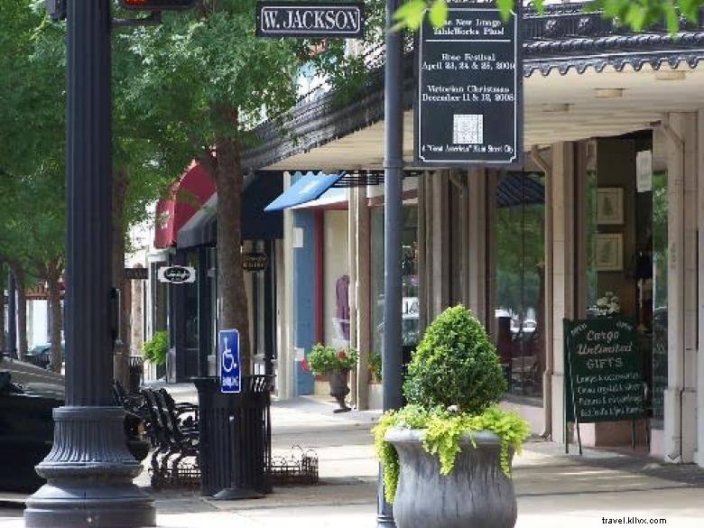 Centro de compras e restaurantes do centro histórico de Thomasville e centro de visitantes 