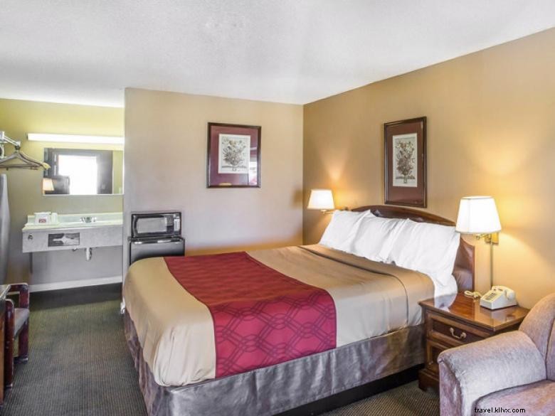 Econo Lodge - Union City 