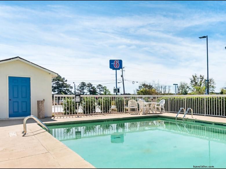 Motel 6 Newnan 