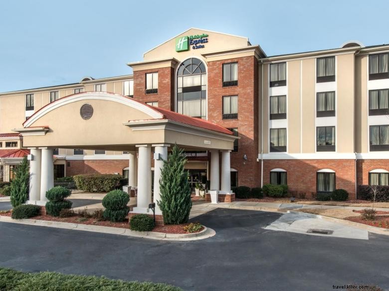 Holiday Inn Express &Suites Lavonia 
