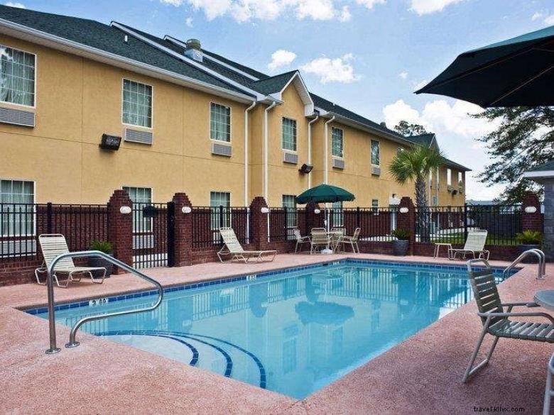 Best Western Plus Bradbury Inn &Suites 