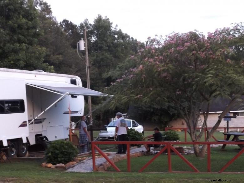 Campamento en el río Etowah 