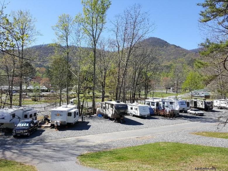 Station de camping de montagne chauve 