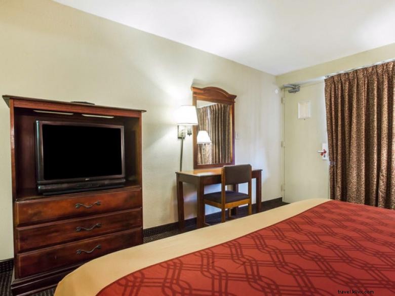 Econo Lodge Bandara Atlanta Utara 