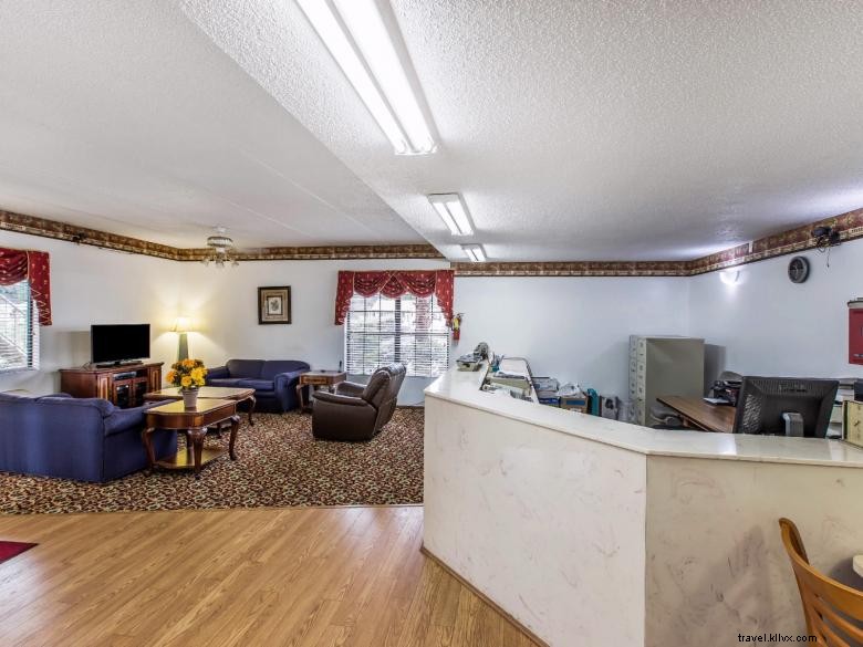 Econo Lodge Inn &Suites - Albany 