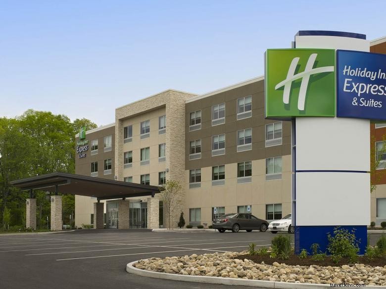 Holiday Inn Express &Suites Commerce 