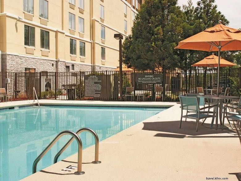 La Quinta Inn &Suites Atlanta Airport North 