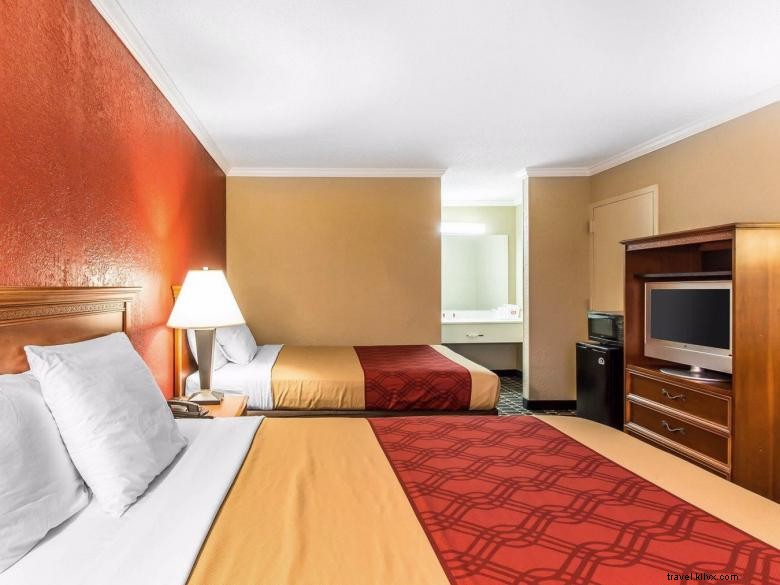 Econo Lodge Dekat Fort Stewart 