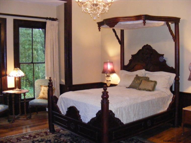 Adair Manor Bed &Breakfast 