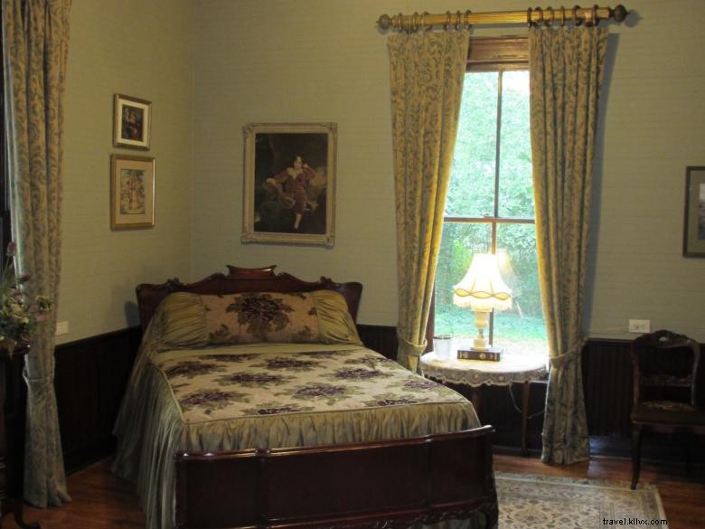 Adair Manor Bed &Breakfast 