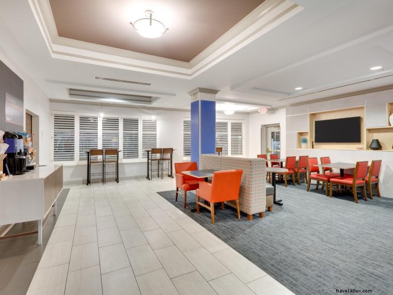 Holiday Inn Express &Suites Dublin 