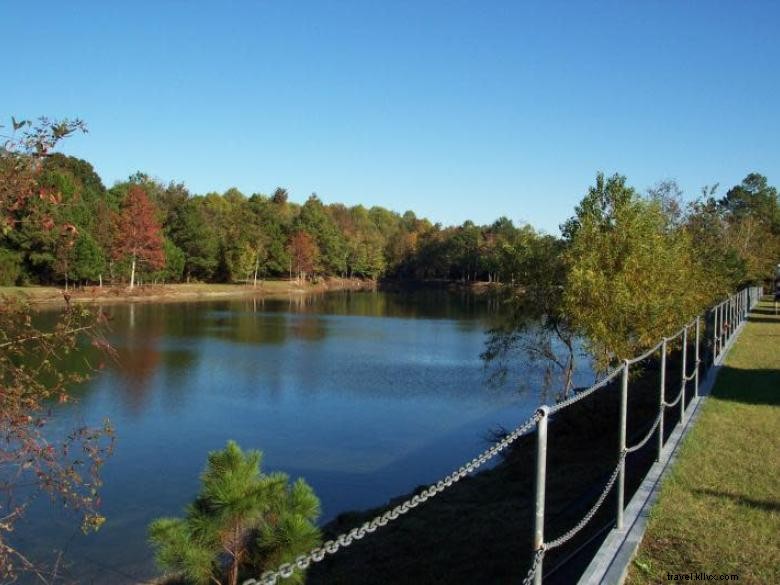 Whispering Pines RV Park e acampamento 