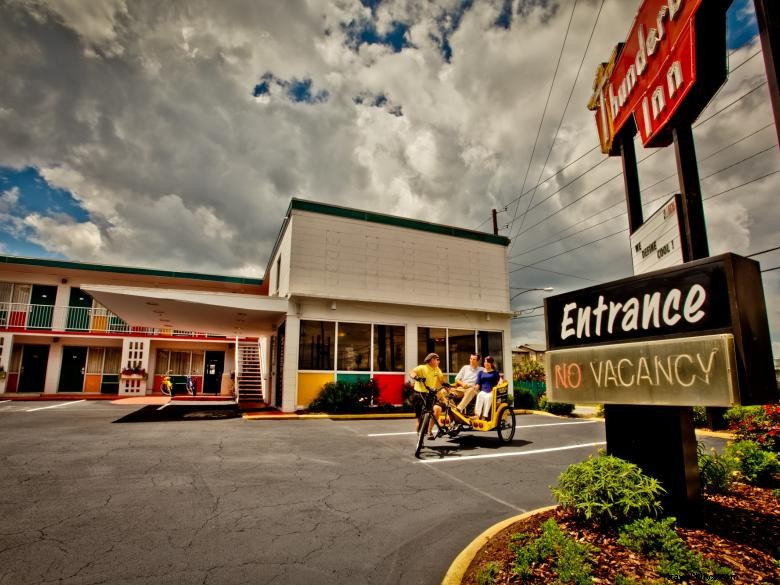 El Thunderbird Inn 