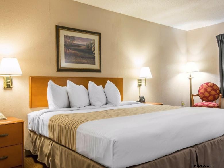 Econo Lodge Inn &Suites em Fort Benning 