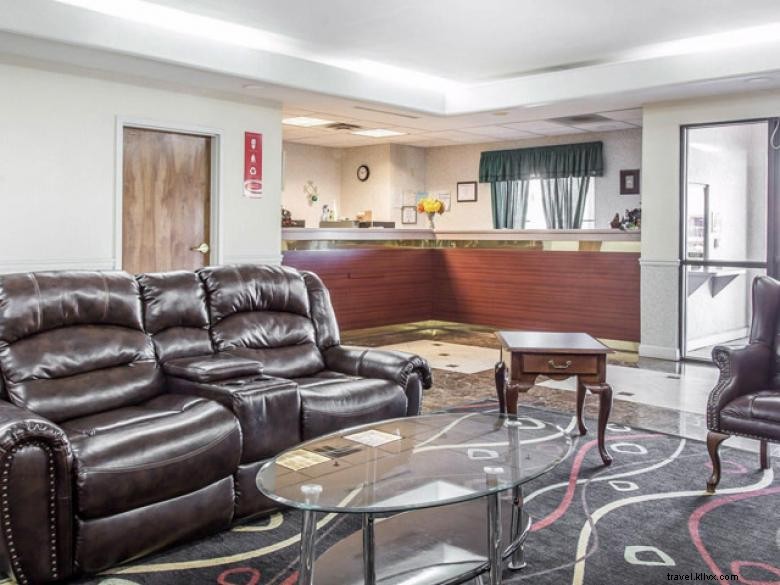 Econo Lodge Inn &Suites - Marietta 